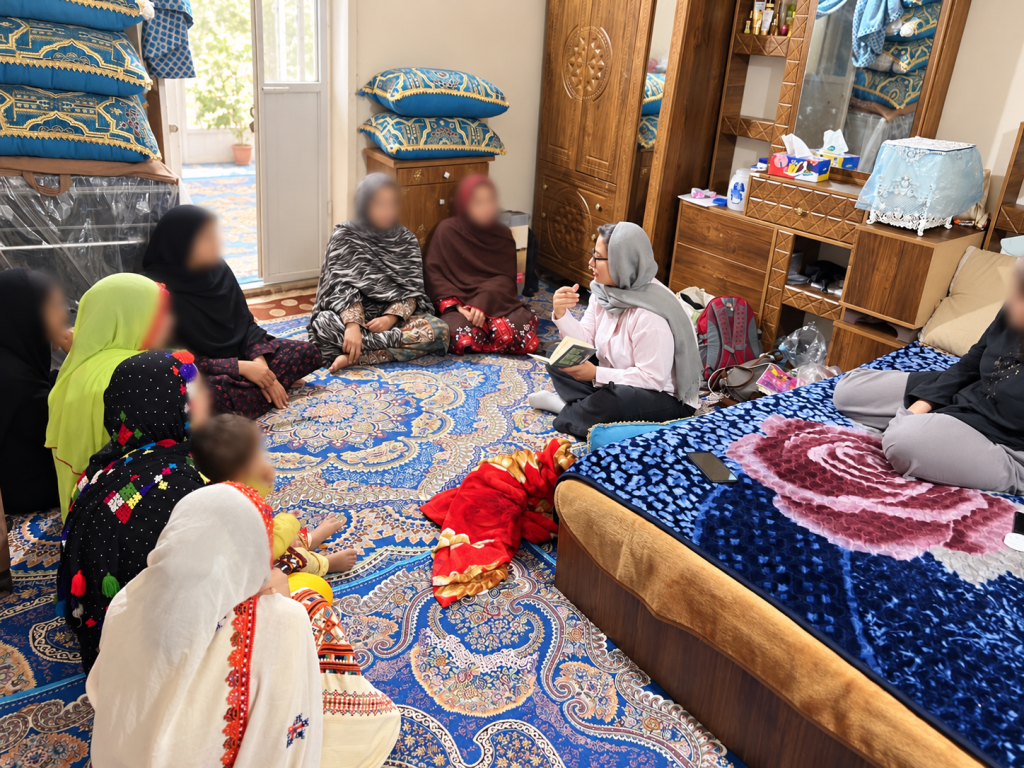 گفت‌وگوی گروهی در یک فضای مشاوره عمومی با حفظ حریم خصوصی افراد