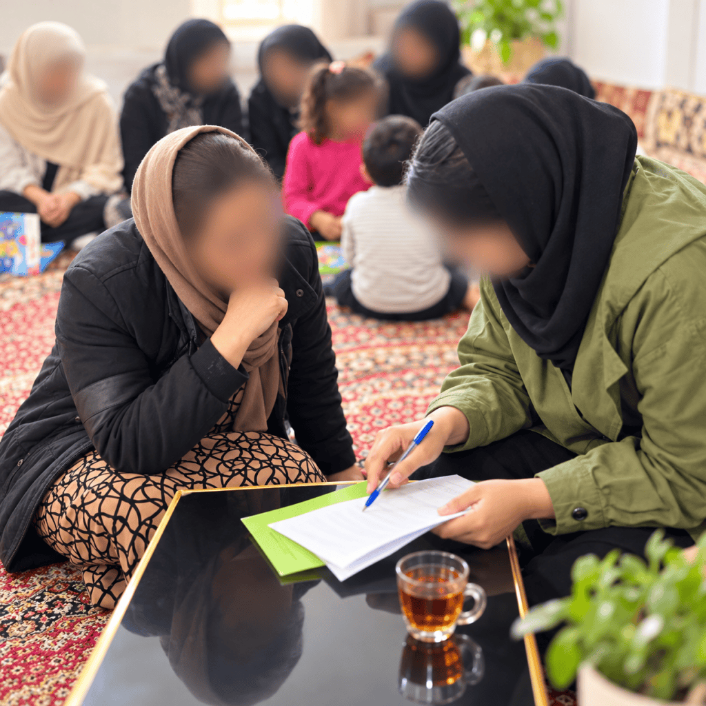 جلسه حمایتی و مددکاری در مؤسسه مهر شمس آفرید برای حمایت از زنان و کودکان در معرض خشونت